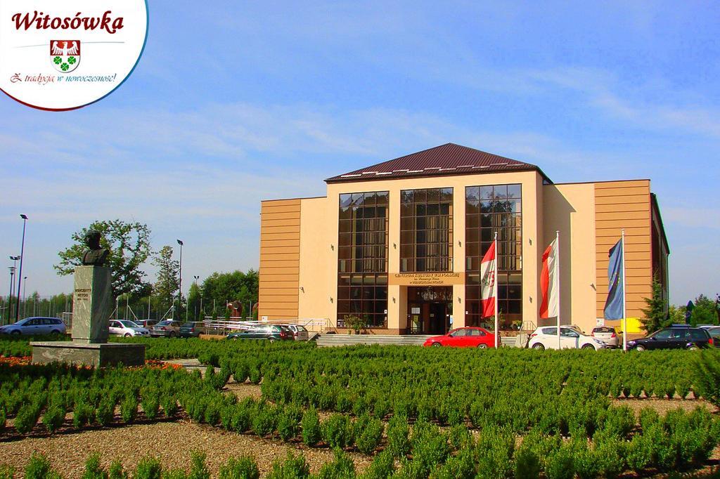 Pokoje Goscinne W Centrum Kultury Wsi Polskiej Wierzchoslawice Exterior photo